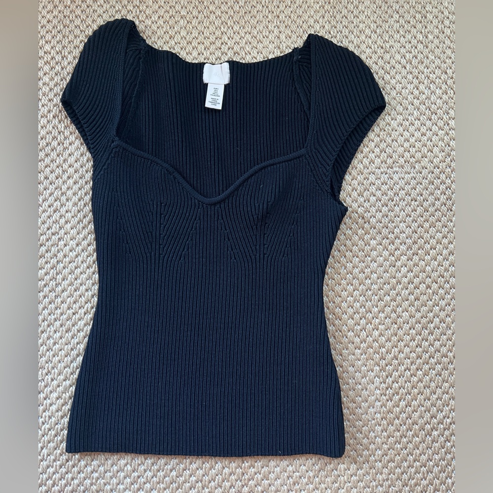 H&M Ribbed Knit Top in Black | Size Small